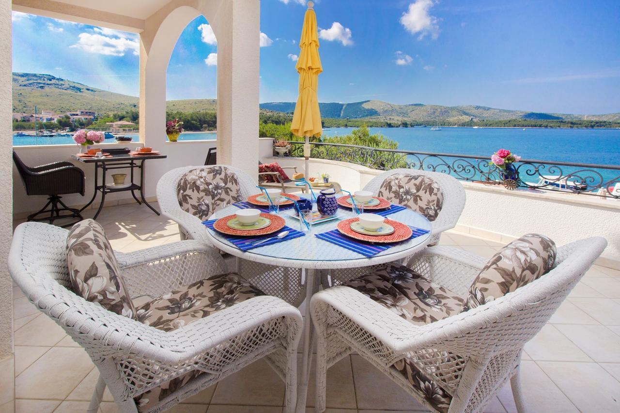 Sea Breeze - Front Sea Apartment Жаборич Екстер'єр фото