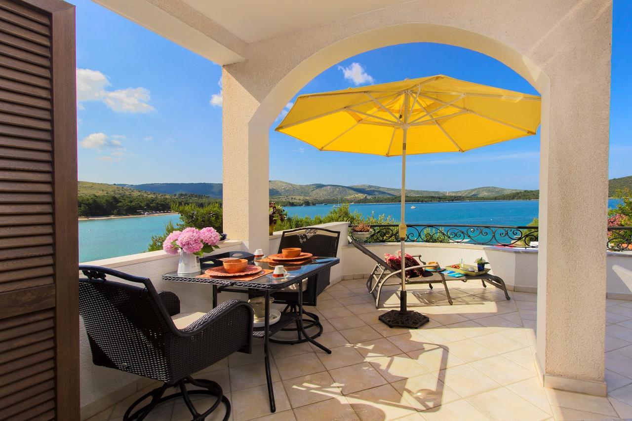 Sea Breeze - Front Sea Apartment Жаборич Екстер'єр фото